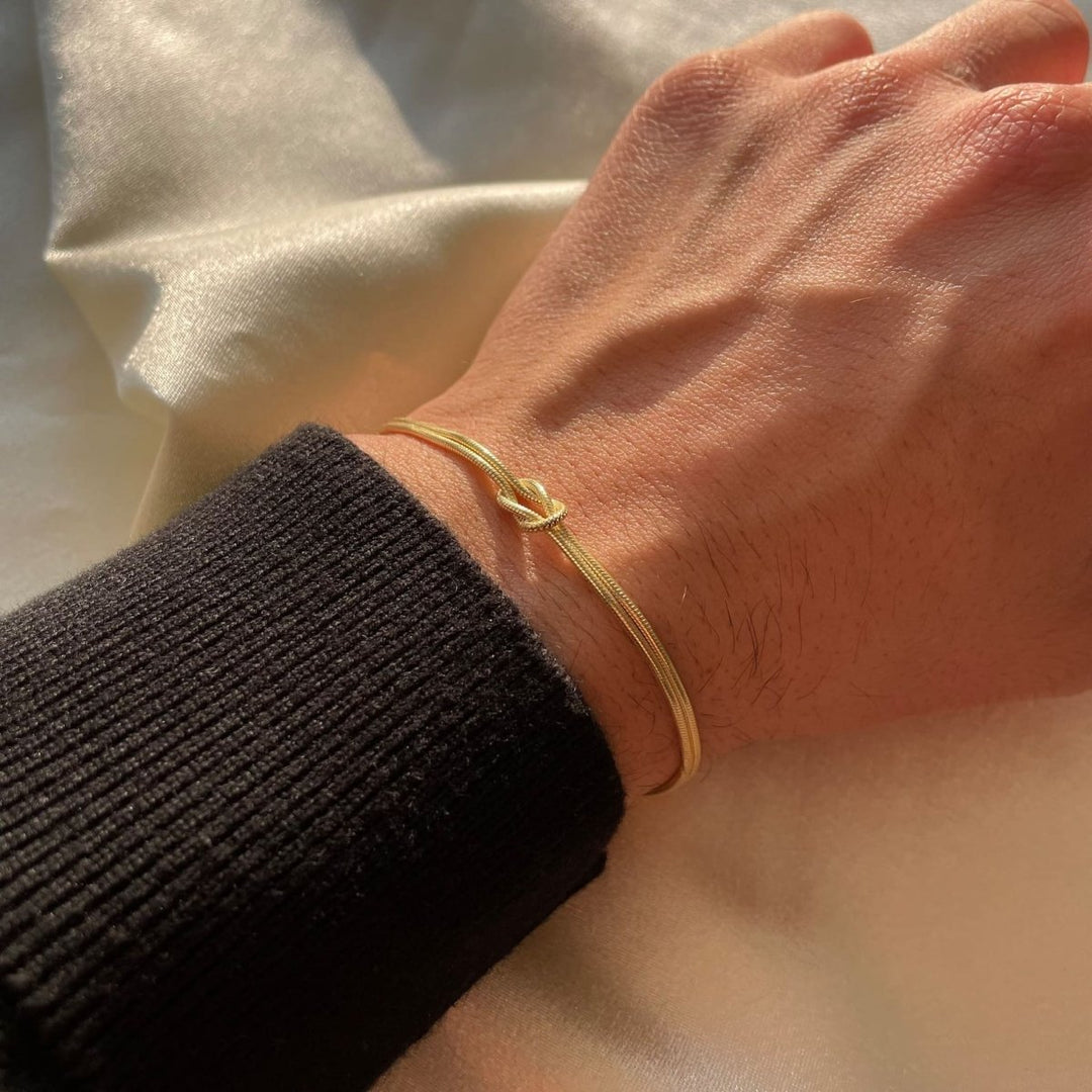 Lune London | Elegant Love Knot Bracelet for Women