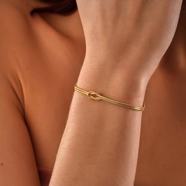 Lune London | Elegant Love Knot Bracelet for Women