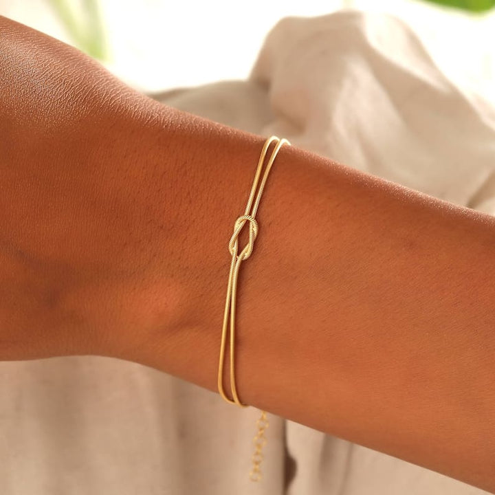 Lune London | Elegant Love Knot Bracelet for Women