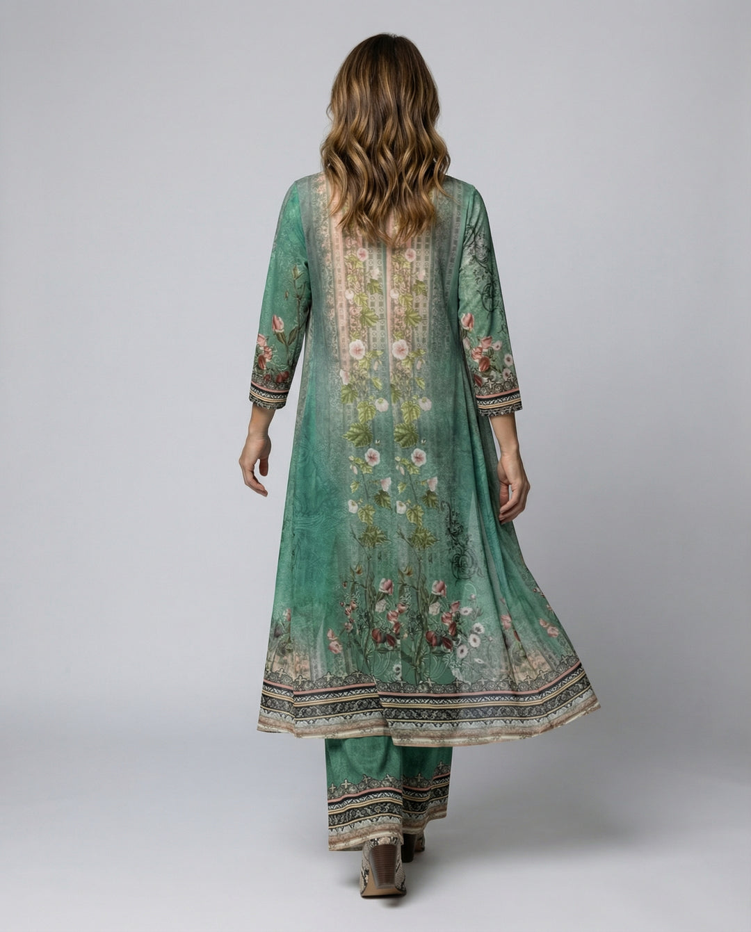 Women’s Floral Jumpsuit mit Wide Leg & Elegant Shawl | Lune London