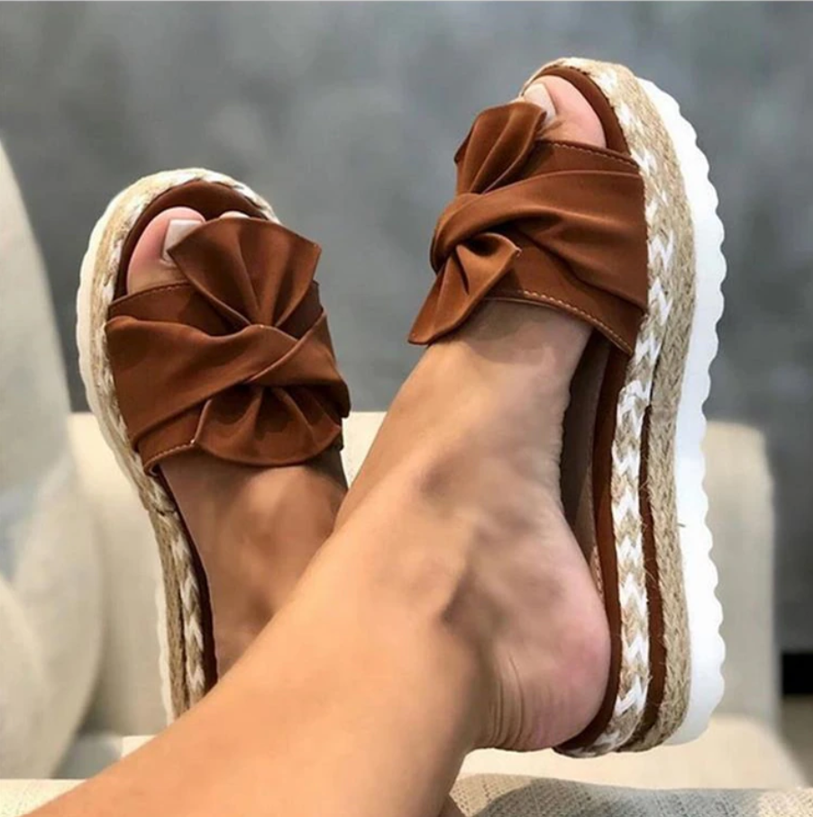 Lune London | Orthopedic sandals with bow