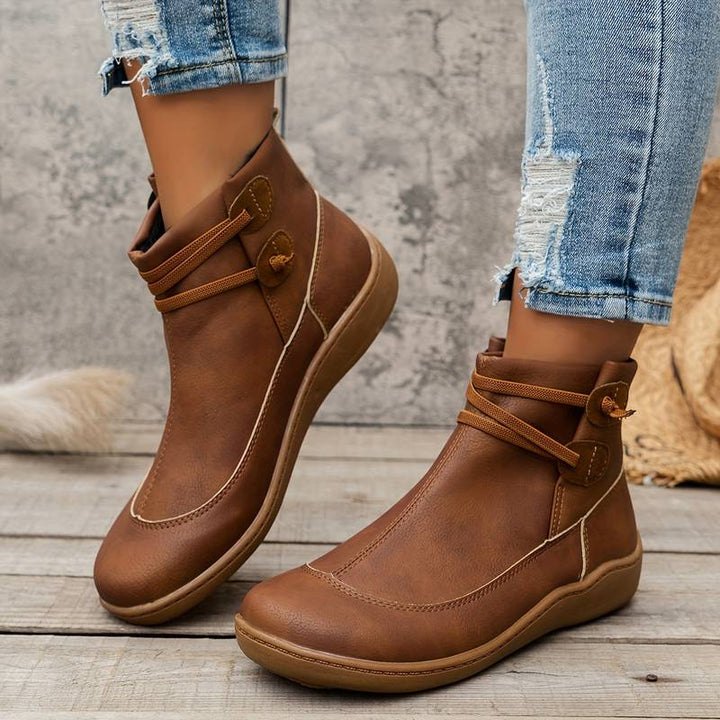 Lune London | Trendy plus size casual sports shoes for women