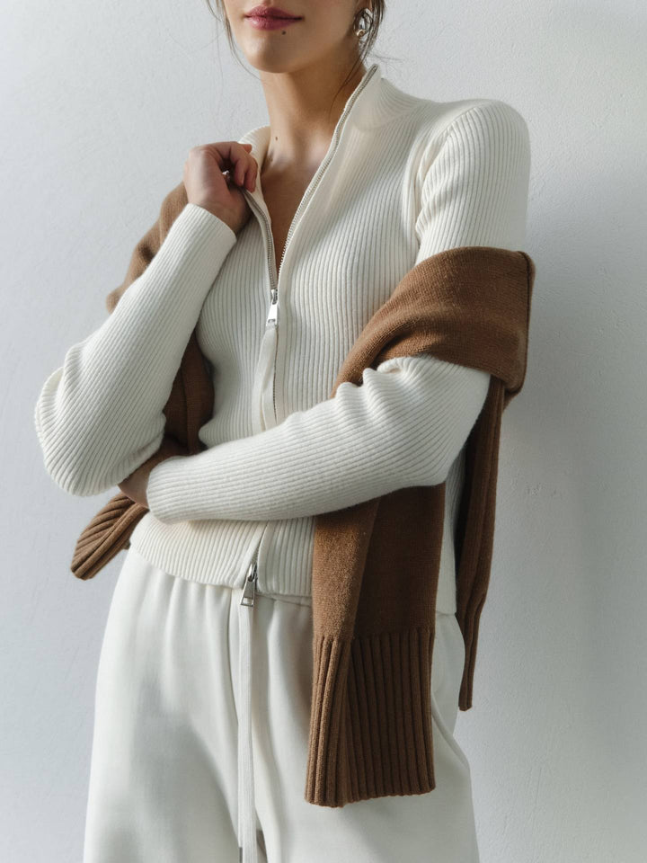 Chic und Stil | Cozy ribbed knit sweater with high zip detail