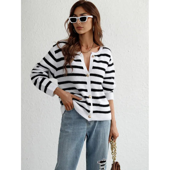 Lune London | Cozy chunky knit sweater with button placket and side pockets