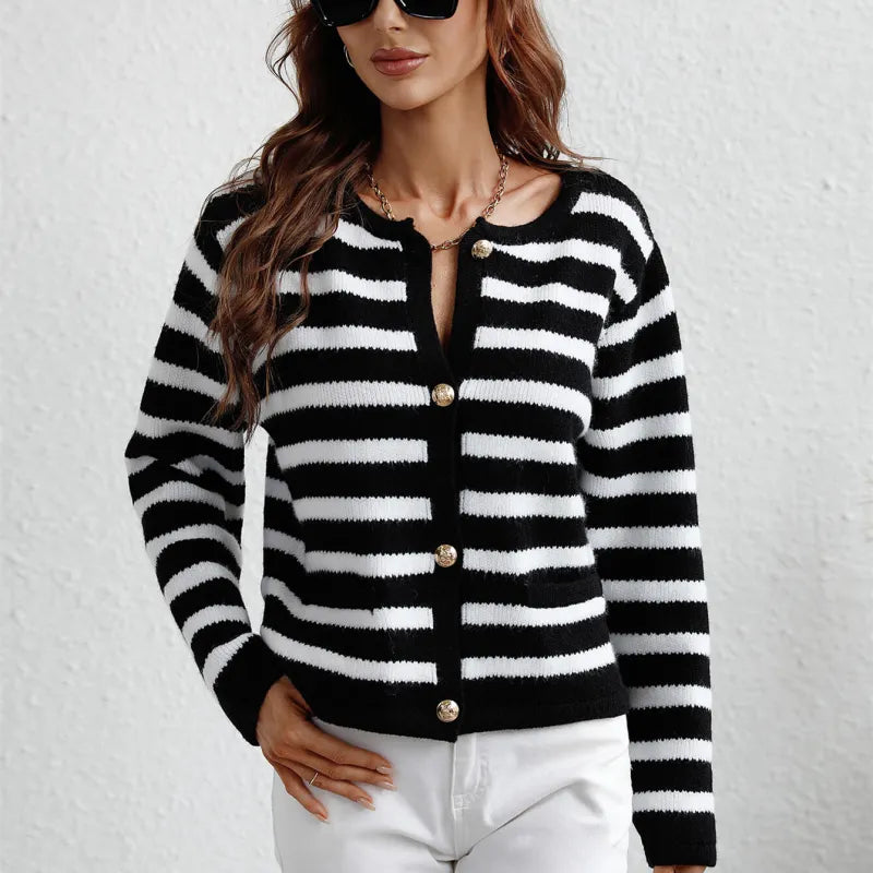 Lune London | Cozy chunky knit sweater with button placket and side pockets