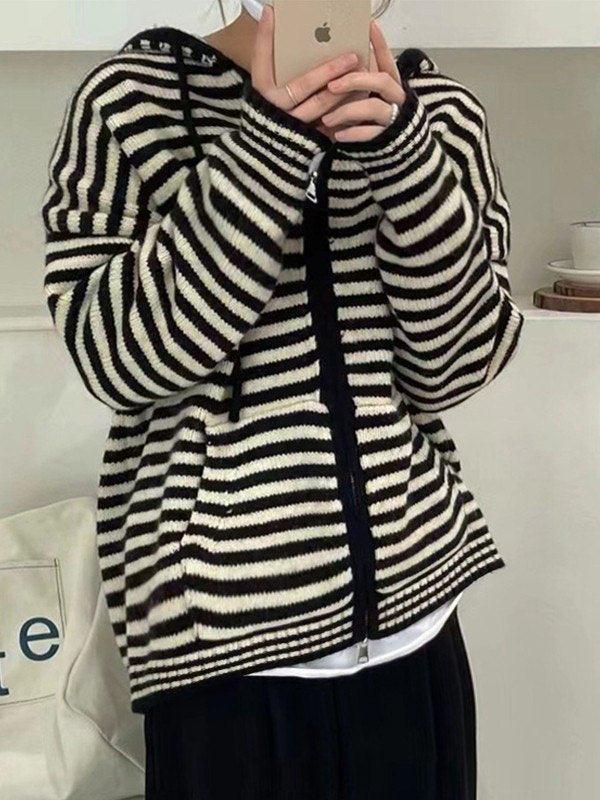 Chic und Stil | Cozy striped hooded cardigan with zipper