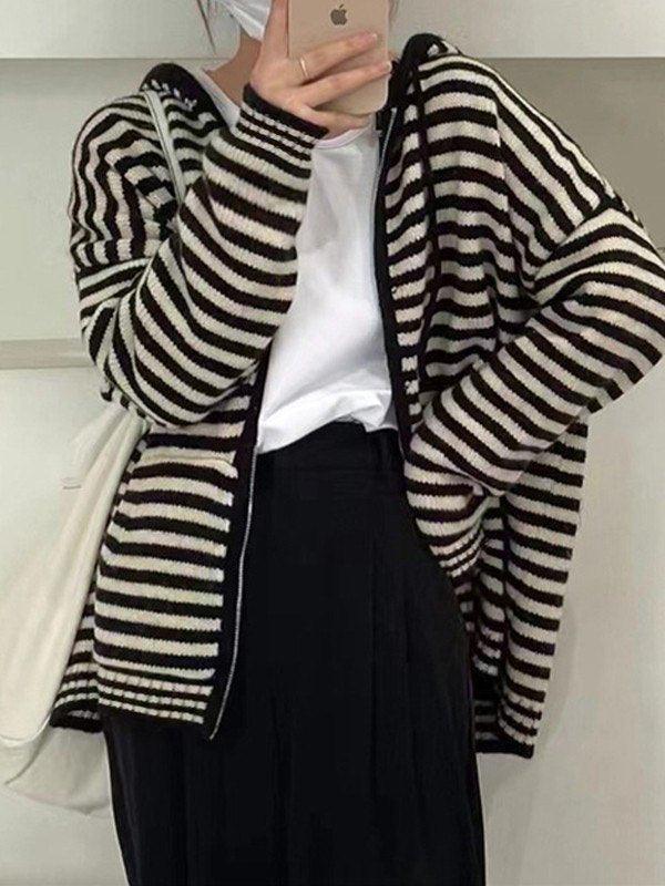 Chic und Stil | Cozy striped hooded cardigan with zipper
