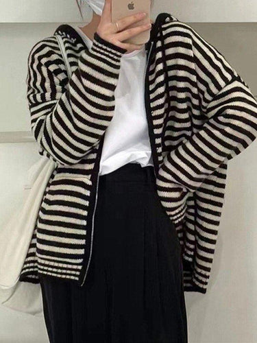 Chic und Stil | Cozy striped hooded cardigan with zipper