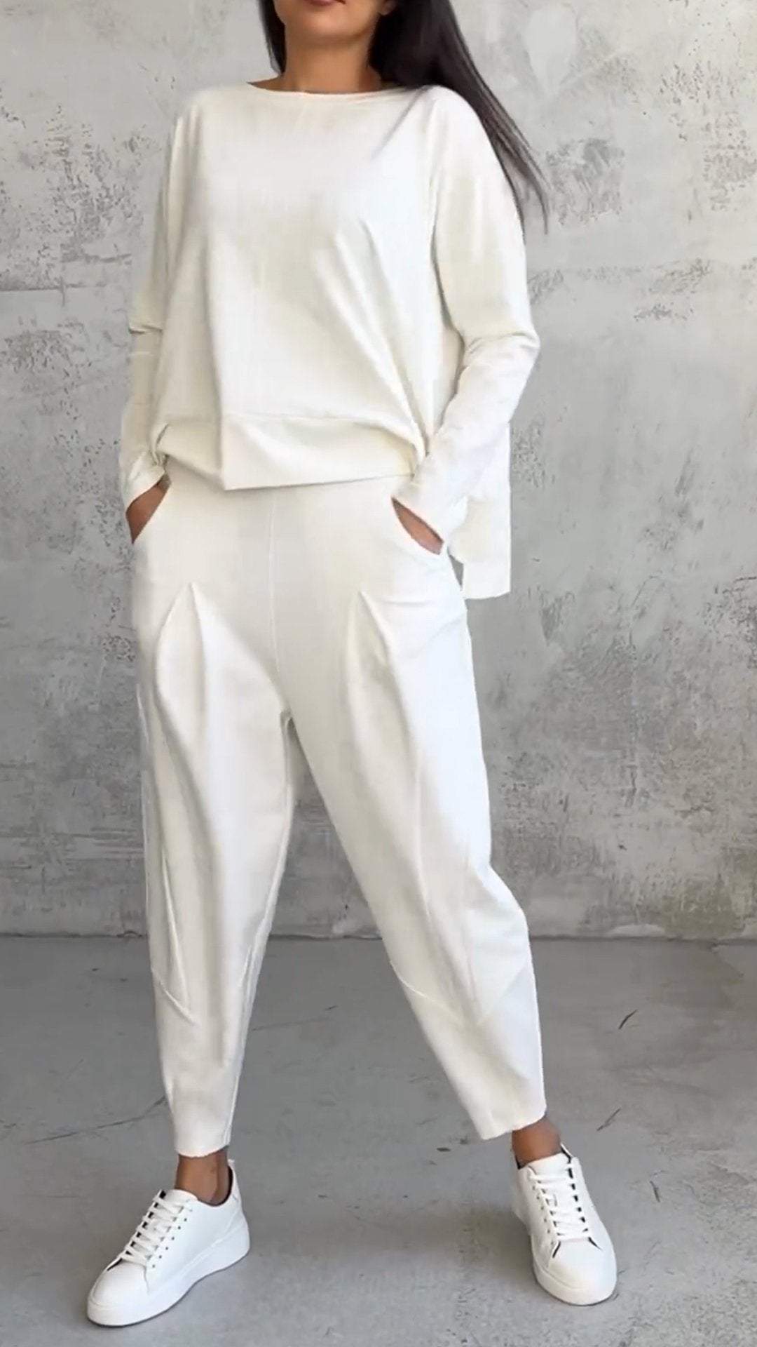 Lune London | Two-Piece Leisure Suit with Round Neckline and Long Sleeves