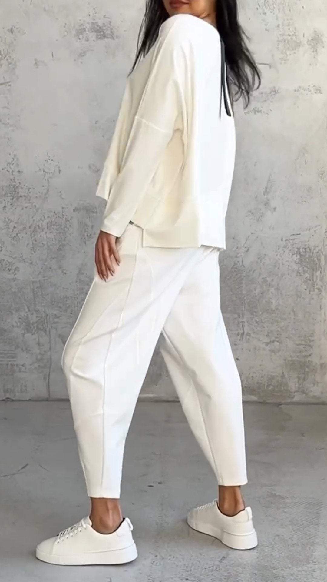 Lune London | Two-Piece Leisure Suit with Round Neckline and Long Sleeves