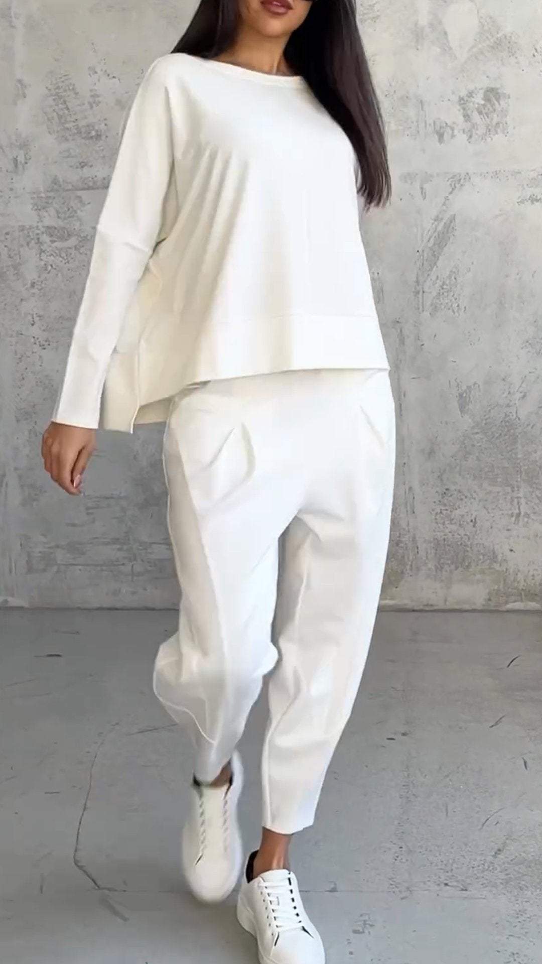 Lune London | Two-Piece Leisure Suit with Round Neckline and Long Sleeves