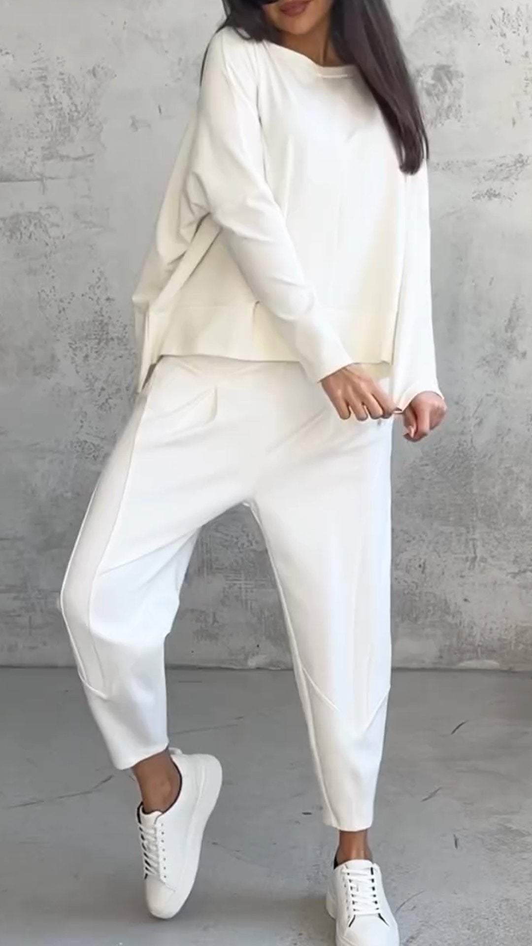 Lune London | Two-Piece Leisure Suit with Round Neckline and Long Sleeves