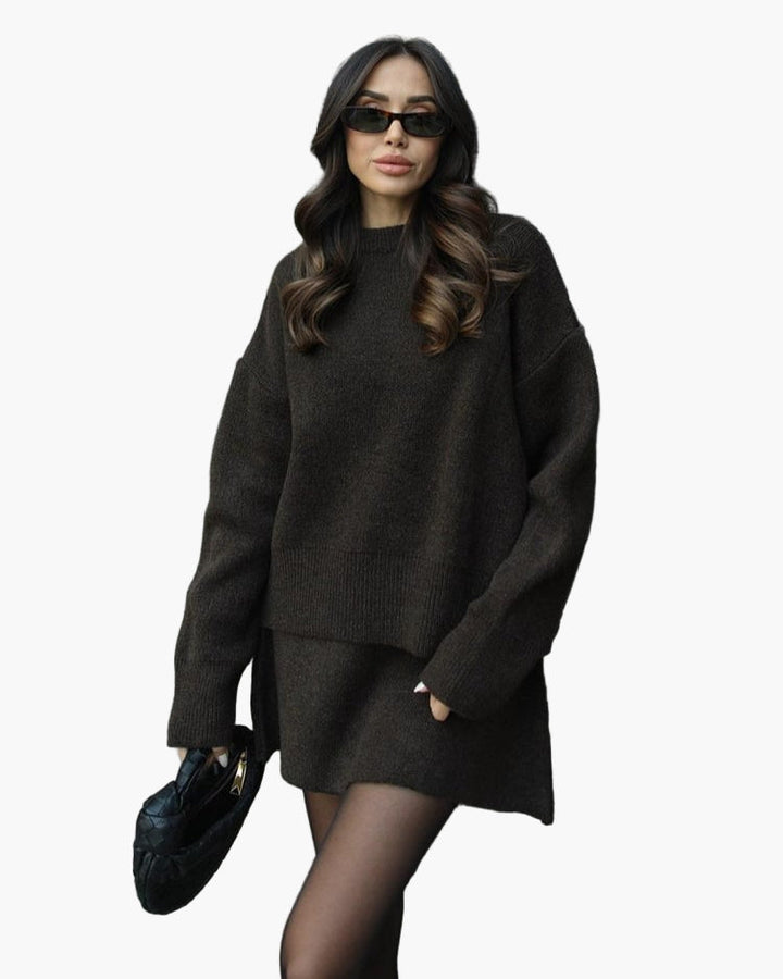 Lune London | Knitted set with sweater and mini skirt - Fashionable autumn winter look, casual and elegant