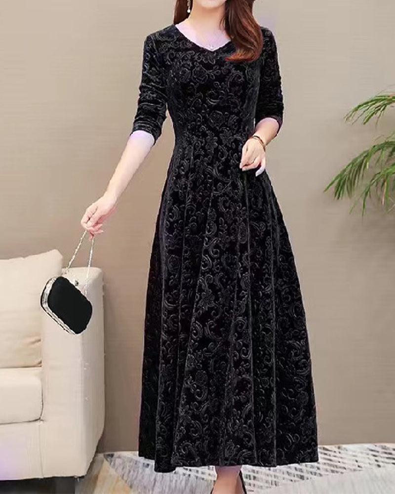 Lune London | Classic dress for women with three-quarter sleeves and a full design