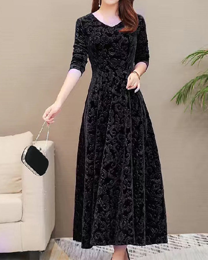 Lune London | Classic dress for women with three-quarter sleeves and a full design