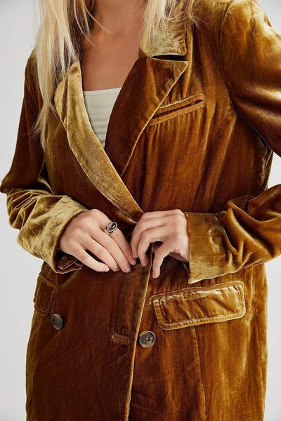 Lune London | Relaxed velvet blazer with long sleeves and button placket