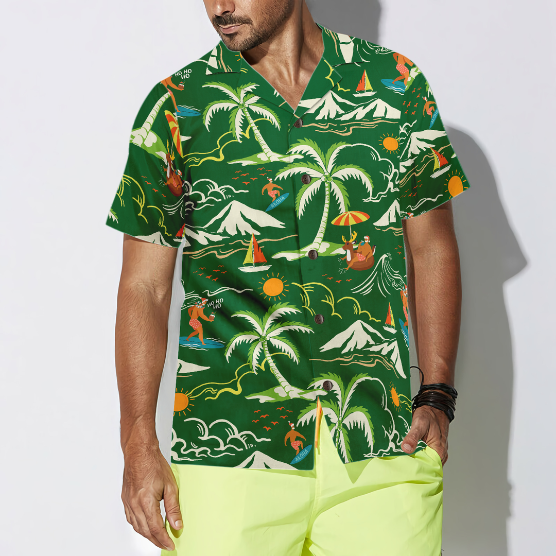 Lune London | Hyperfavor Christmas Hawaiian Shirts, Santa Beach Summer Pattern 2 Short Sleeve Shirt, Christmas Gift Idea for Men and Women