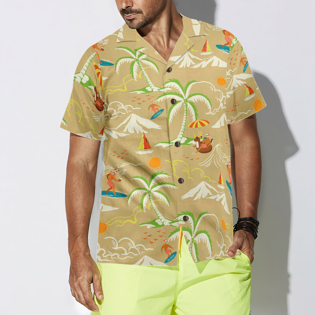 Lune London | Hyperfavor Christmas Hawaiian Shirts, Santa Beach Summer Pattern 4 Short Sleeve Shirt, Christmas Gift Idea for Men and Women