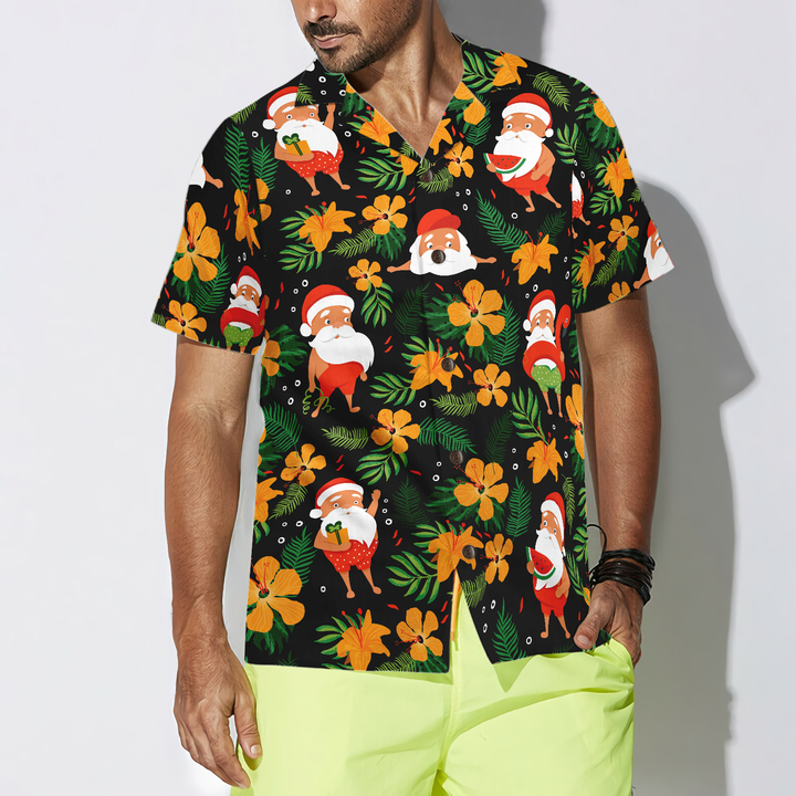 Lune London | Christmas Hawaiian shirts Hyperfavor, Santa shirt with floating tropical pattern short sleeves, Christmas shirt gift idea for men and women