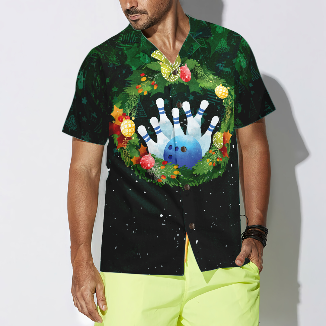 Lune London | Chemises hawaïennes de Noël pour hommes et femmes, chemise hawaïenne à boutons courts avec couronne de Noël.png