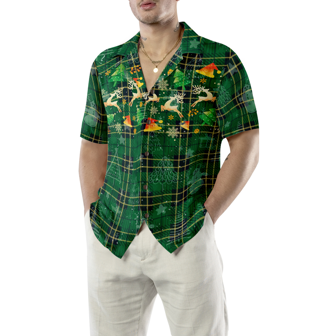 Lune London | Christmas Hyperfavor Hawaiian Shirts for Men and Women, Christmas Green Plaid Hawaiian Shirt with Reindeer Pattern and Short Sleeve Button Placket