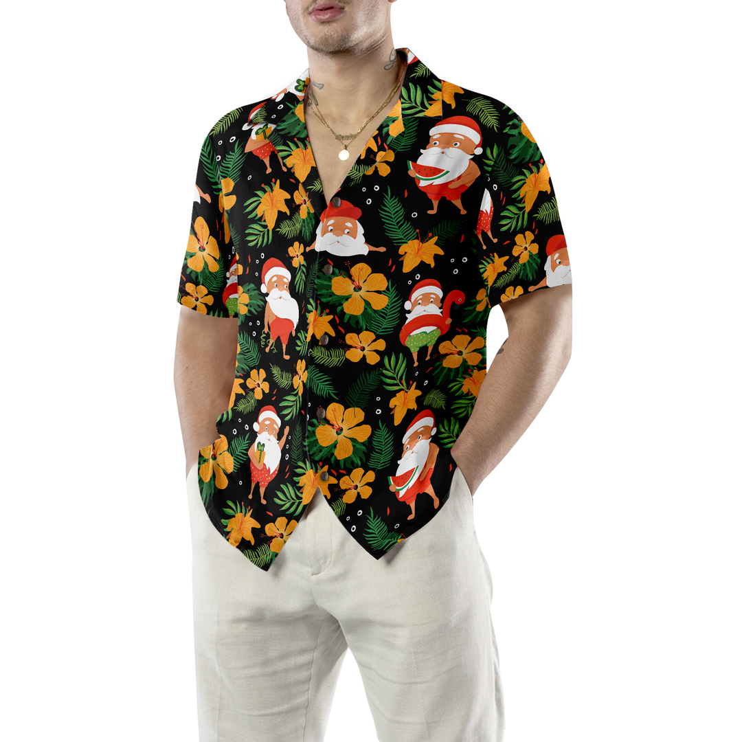 Lune London | Christmas Hawaiian shirts Hyperfavor, Santa shirt with floating tropical pattern short sleeves, Christmas shirt gift idea for men and women
