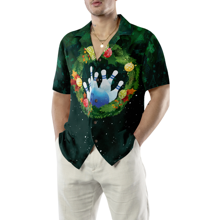 Lune London | Chemises hawaïennes de Noël pour hommes et femmes, chemise hawaïenne à boutons courts avec couronne de Noël.png