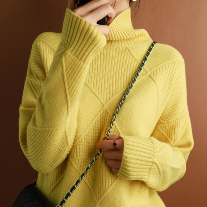 Lune London | Turtleneck Sweater - Knitted with Diamond Pattern - soft and comfortable