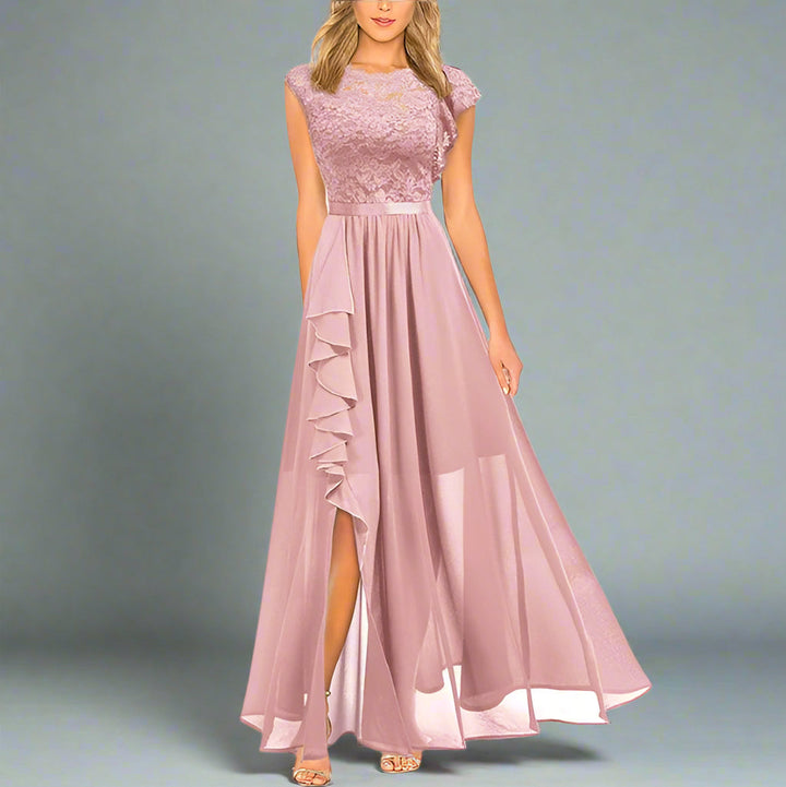 Chic Und Stil | Elegant Women's Maxi Dress with Lace Inserts Timeless Romantic & Flowing