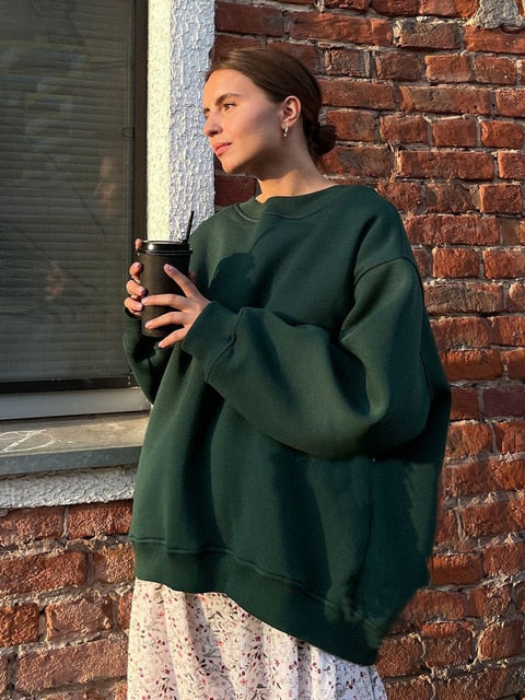 Chic Und Stil | Women's Oversized Sweatshirt In Solid Color Design