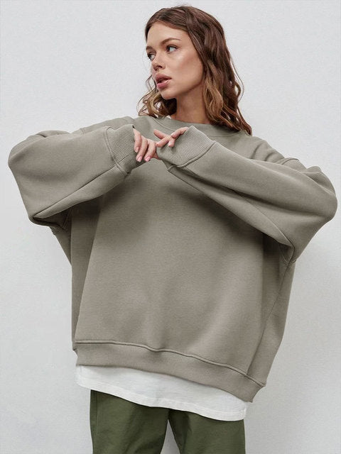 Chic Und Stil | Women's Oversized Sweatshirt In Solid Color Design