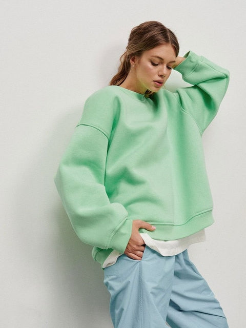 Chic Und Stil | Women's Oversized Sweatshirt In Solid Color Design