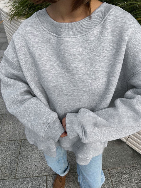 Chic Und Stil | Women's Oversized Sweatshirt In Solid Color Design