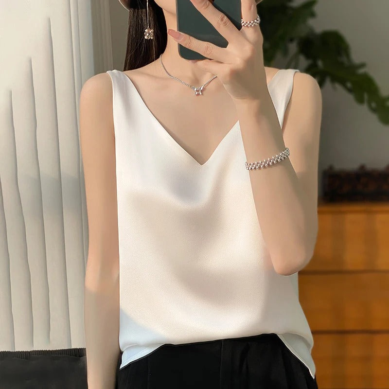 Lune London | Sleeveless Top Made of Satin Silk
