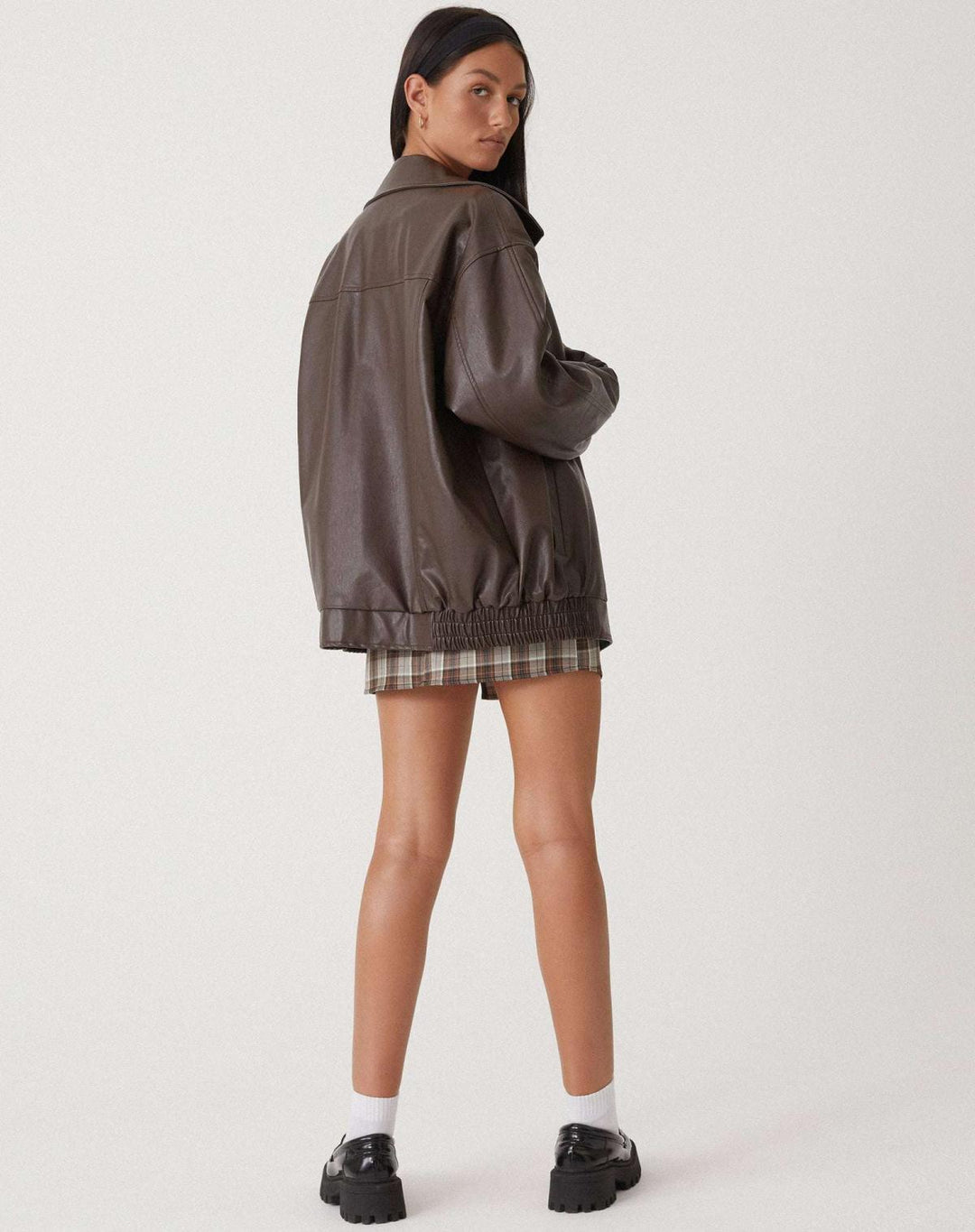 Lune London | Oversized faux leather jacket - Trendy street style look for leisure and everyday wear